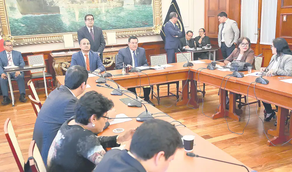 Apurados. Mayoría de bancadas del Congreso acordó ayer por la parte incluir la moción en la agenda del Pleno del miércoles, para volver a investigar a la Junta Nacional de Justicia. Foto: difusión