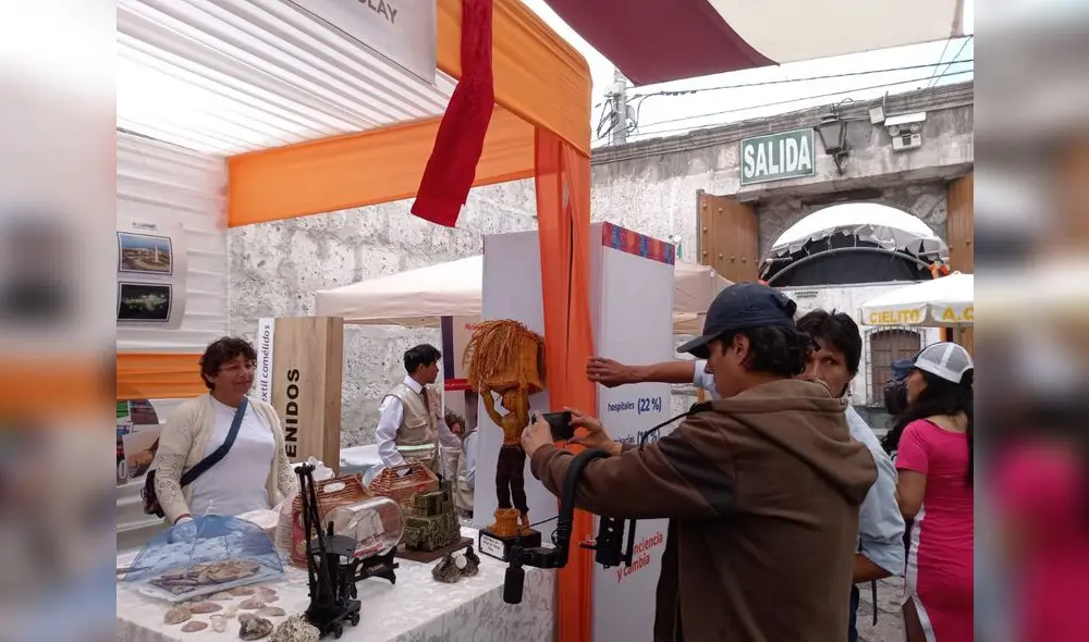 Feria. Perú sin Racismo se realiza en las instalaciones del fundo El Fierro en la ciudad de Arequipa. Foto: La República Feria. Perú sin Racismo se realiza en las instalaciones del fundo El Fierro en la ciudad de Arequipa. Foto: La República