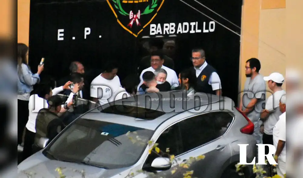Alberto Fujimori sale en libertad luego de la decisión del Tribunal Constitucional. Foto: Jesús Maza/La República - Video: Elio Riera Alberto Fujimori sale en libertad luego de la decisión del Tribunal Constitucional. Foto: Jesús Maza/La República - Video: Elio Riera