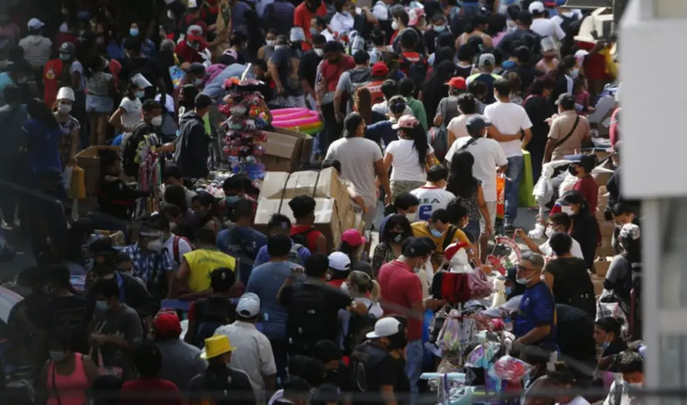 Miles de ciudadanos acuden al Centro de Lima durante diciembre para las compras de fin de año. Foto: La República Miles de ciudadanos acuden al Centro de Lima durante diciembre para las compras de fin de año. Foto: La República