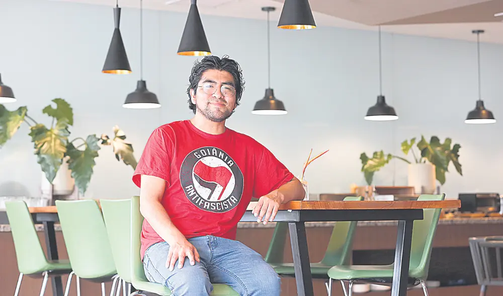 El escritor comenta sobre su obra y narrativa. Foto: difusión El escritor comenta sobre su obra y narrativa. Foto: difusión