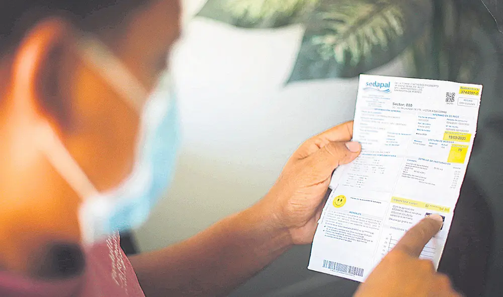 Recibos. La tarifa de agua por metro cúbico en el Perú es de US$0,79 (S/2,96), una de las más bajas de la región, según Sedapal. Foto: difusión