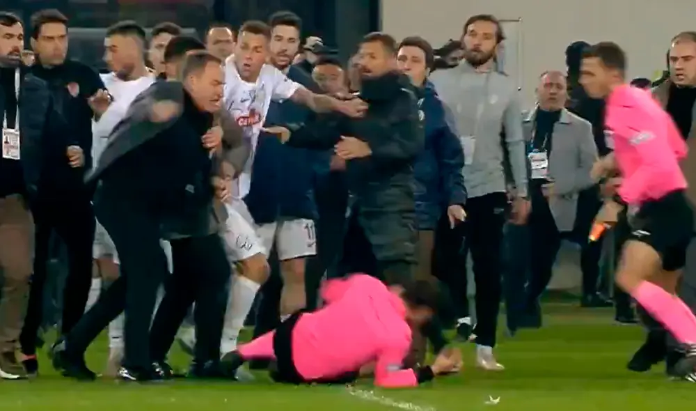 La Federación Turca de Fútbol anunció que los responsables serán castigados de forma severa. Foto: captura de 'X' - Video: 'X' La Federación Turca de Fútbol anunció que los responsables serán castigados de forma severa. Foto: captura de 'X' - Video: 'X'