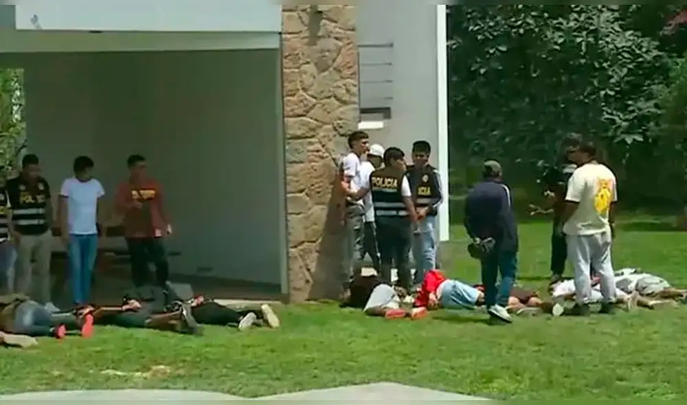 Alrededor de 28 personas, vinculadas a extorsión y otros delitos, fueron capturadas en un operativo inopinado. Foto: América TV