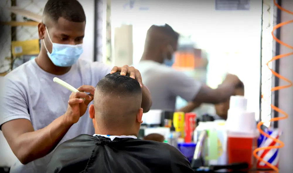 Tras la pandemia, solo quedaron 56.000 locales de peluquería y salones de belleza, cuando antes eran 90.000, según la Asociación Peruana de Empresarios de la Belleza. Foto: La República