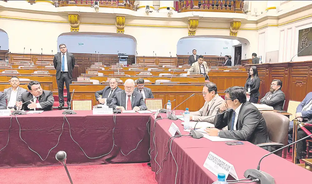 En sesión. Bancadas no logran hacer fuerza común para impulsar el séptimo retiro de fondos previsionales privados. Hoy miércoles volverán a sesionar. Foto: difusión