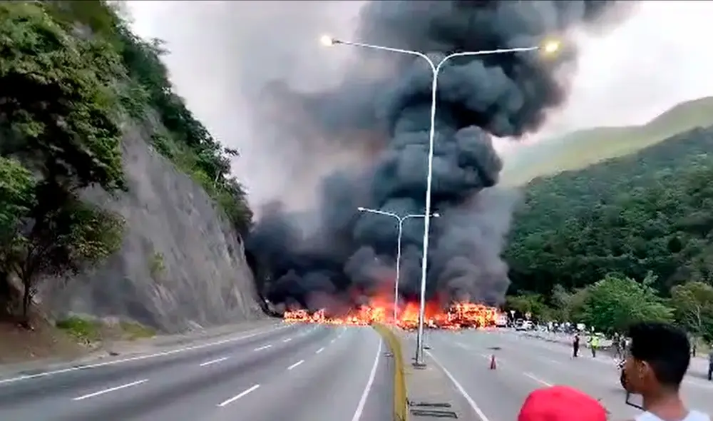 Accidente en Guarenas: tránsito en autopista se restableció poco a poco. Foto: Efecto Cocuyo Accidente en Guarenas: tránsito en autopista se restableció poco a poco. Foto: Efecto Cocuyo