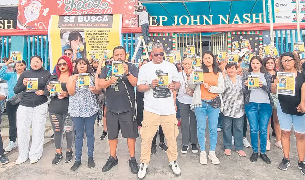 Clamor. Profesores, padres de familia, alumnos y vecinos de Comas se unieron ayer para exigir la liberación de Valeria Angelina, secuestrada el lunes último. Foto: difusión Clamor. Profesores, padres de familia, alumnos y vecinos de Comas se unieron ayer para exigir la liberación de Valeria Angelina, secuestrada el lunes último. Foto: difusión