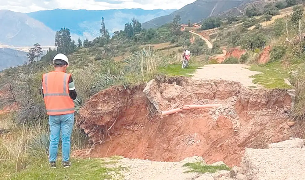 Cuidado. Así quedó la vía de Pariacancha. Según Senamhi, lluvias seguirán hasta el domingo. Foto: difusión