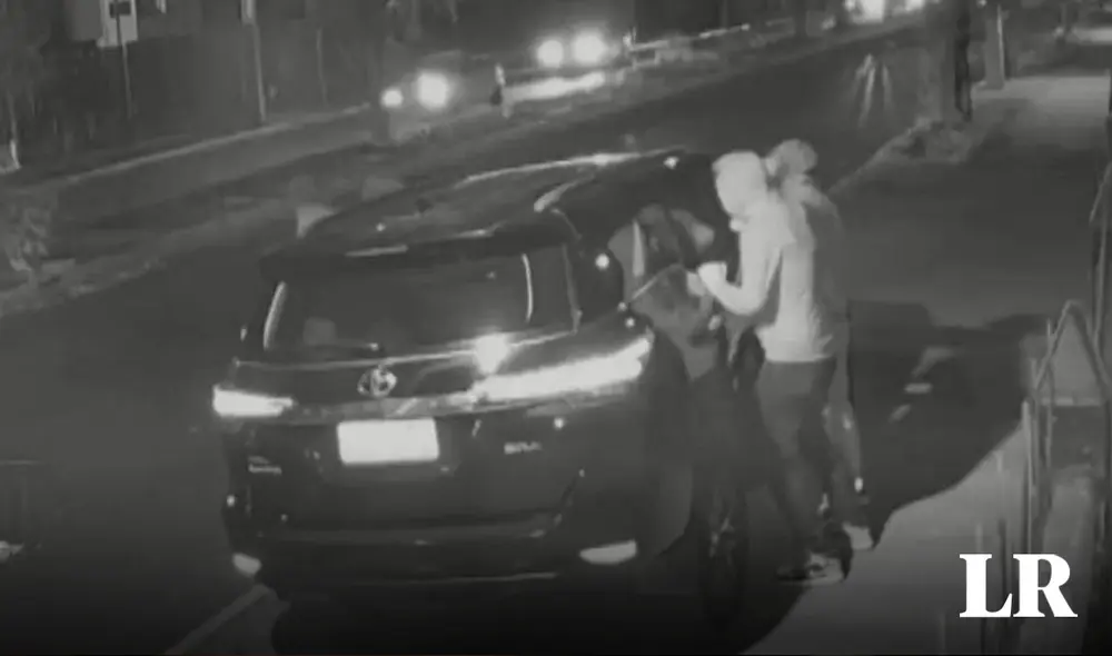 Policía retirado sacó su arma para defenderse de delincuentes que intentaron robarle su auto. Foto: T13/referencial Policía retirado sacó su arma para defenderse de delincuentes que intentaron robarle su auto. Foto: T13/referencial