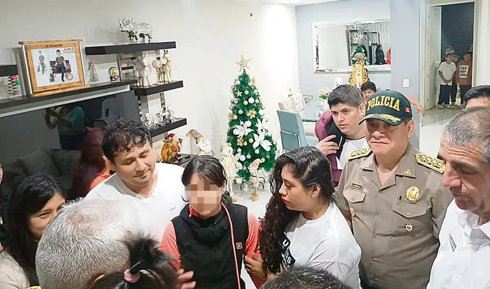 Reencuentro. Luego de casi cinco días, Valeria Angélica volvió a abrazar a sus padres. Ella había sido secuestrada la tarde del lunes frente a su casa de Comas. Foto: difusión