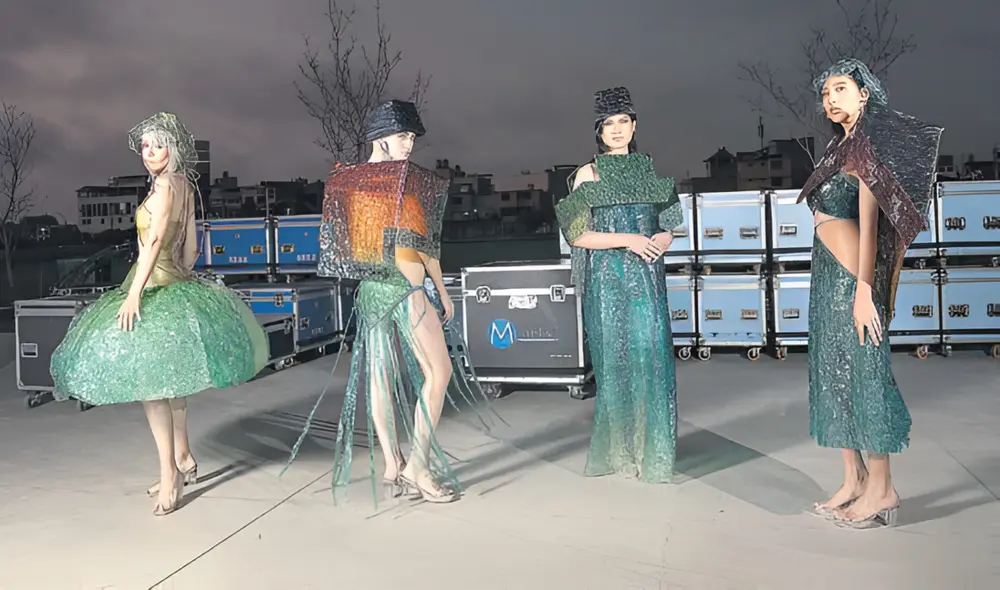 Colección “Resurgir” de Susana Farro, con prendas hechas de biomateriales. Foto: PUCP