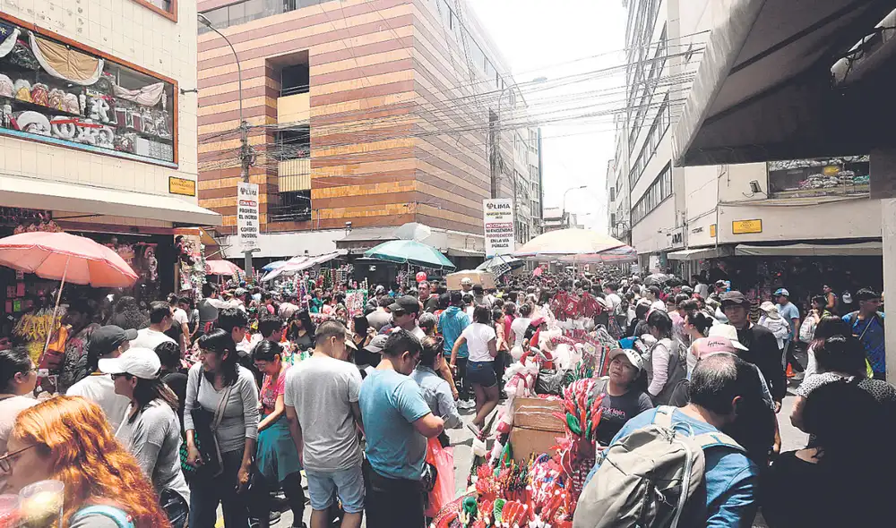 Bomba de tiempo. Mesa Redonda sigue aumentando su afluencia de público sin medidas de seguridad. Exigen planificación. Foto: difusión