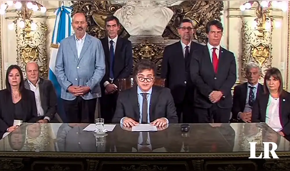 Milei anunció la reforma de más de 300 normas para sentar "las bases para la reconstrucción de la economía argentina”. Foto: Cadena nacional
