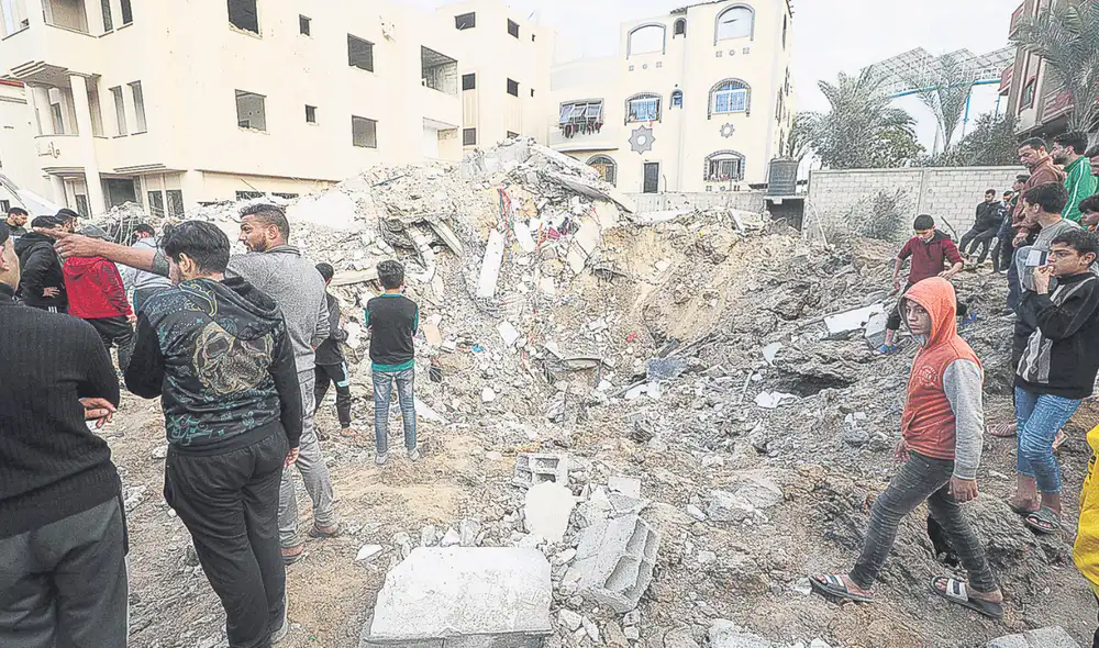 Estragos. Edificios destruidos en el campo de refugiados de Al Nusairat, en el sur de la Franja de Gaza. Foto: efe