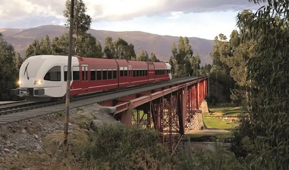El ferrocarril funciona desde 1926 y cuenta con 128,7 kilómetros de trayecto, 7 estaciones, 20 paraderos, 15 puentes y 38 túneles. Foto: El Peruano