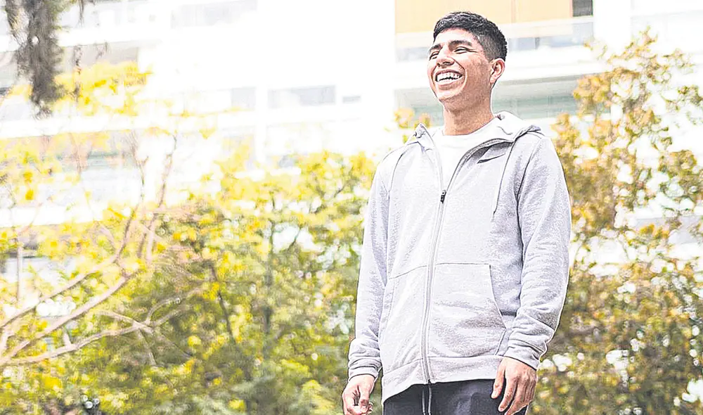 De otro nivel. Quispe protagonizó una emotiva despedida con sus familiares en el aeropuerto. Foto: difusión