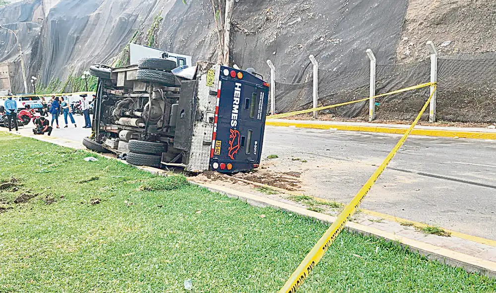 6:20 a.m. Camión portavalores dio una vuelta de campana. Exceso de velocidad sería la causa. Foto: difusión
