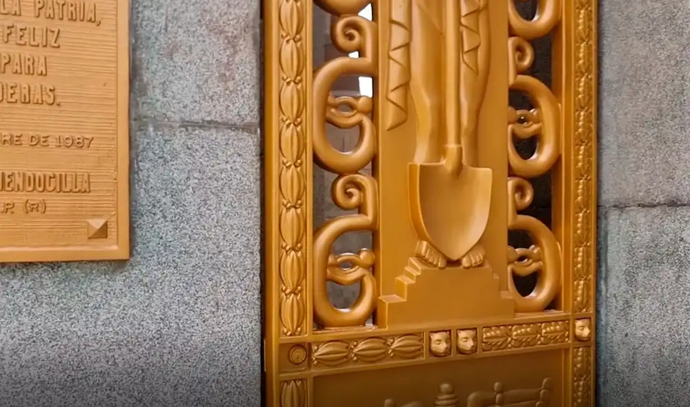 Puertas de bronce robadas llevaban el nombre de ilustres personajes. Foto: Kevinn García/La República