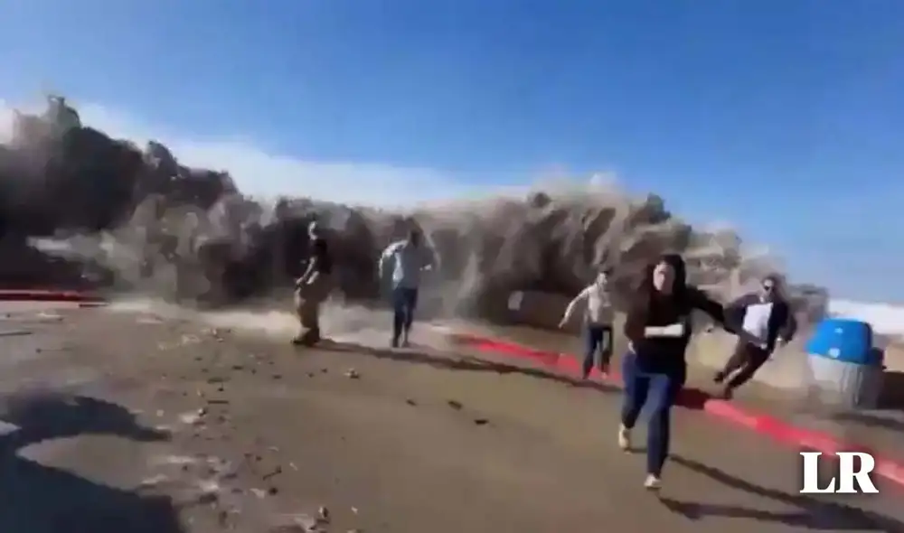 Un grupo de personas que se encontraban en las playas del condado de Ventura, en California, tuvieron que huir ante las grandes olas. Foto: composición LR/Canal 26 - Video: El País/YouTube Un grupo de personas que se encontraban en las playas del condado de Ventura, en California, tuvieron que huir ante las grandes olas. Foto: composición LR/Canal 26 - Video: El País/YouTube