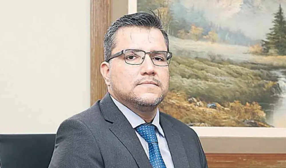 El experto en derecho electoral, Fernando Velezmoro, da su visión sobre los límites y alcances del derecho de revocatoria que podrá invocarse a partir de enero de 2024.