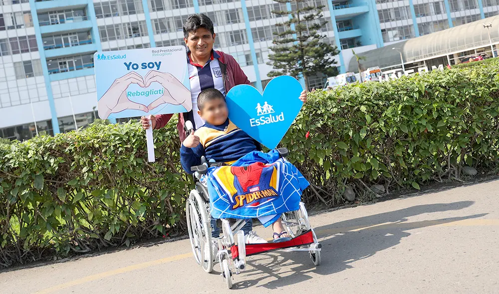Aaron lucha día a día para reponerse del accidente de tránsito que sufrió. Foto: EsSalud Aaron lucha día a día para reponerse del accidente de tránsito que sufrió. Foto: EsSalud