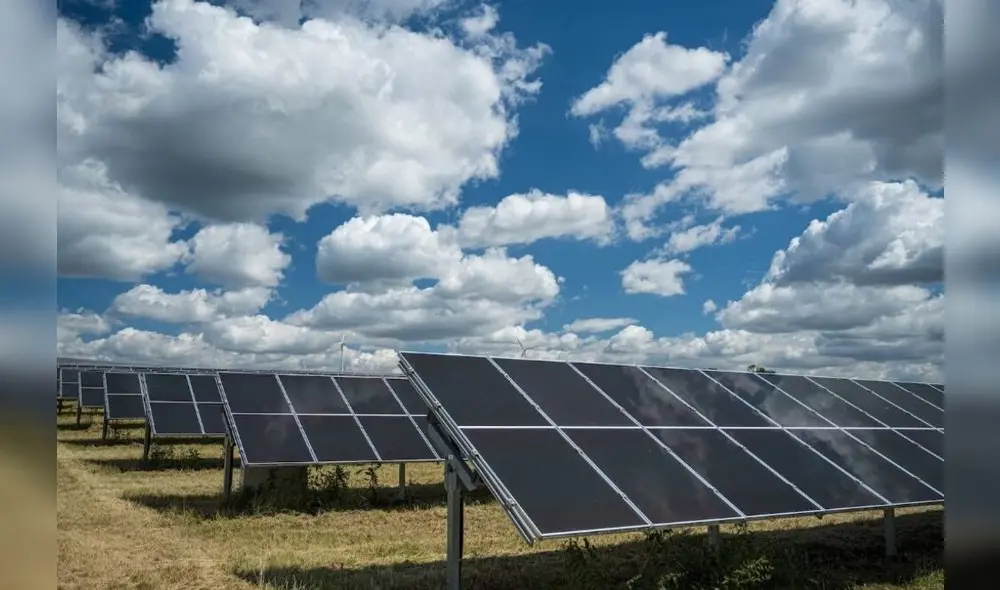 El crecimiento de la energía solar y eólica es notable, pasando de generar menos del 2% de la electricidad global en 2010 al 12% en 2022. Foto: difusión El crecimiento de la energía solar y eólica es notable, pasando de generar menos del 2% de la electricidad global en 2010 al 12% en 2022. Foto: difusión