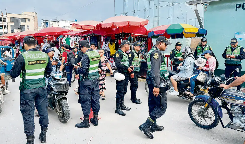 Frontera. La Policía Nacional llegó inmediatamente a la línea de frontera con Ecuador para realizar un control intenso del tránsito de personas hacia el Perú. Foto: difusión Frontera. La Policía Nacional llegó inmediatamente a la línea de frontera con Ecuador para realizar un control intenso del tránsito de personas hacia el Perú. Foto: difusión
