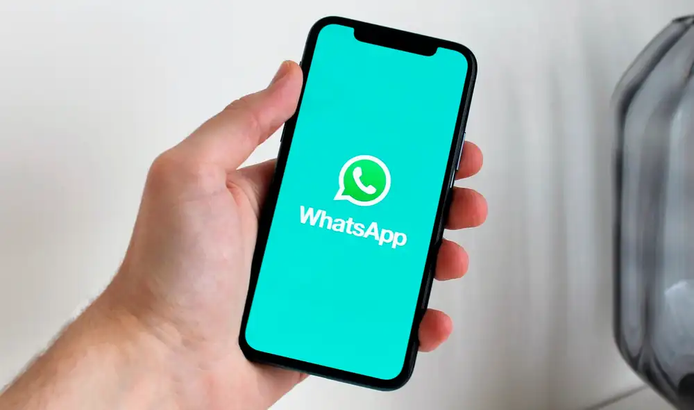 El servicio tiene competidores fuertes, como Telegram. Foto: Xataka