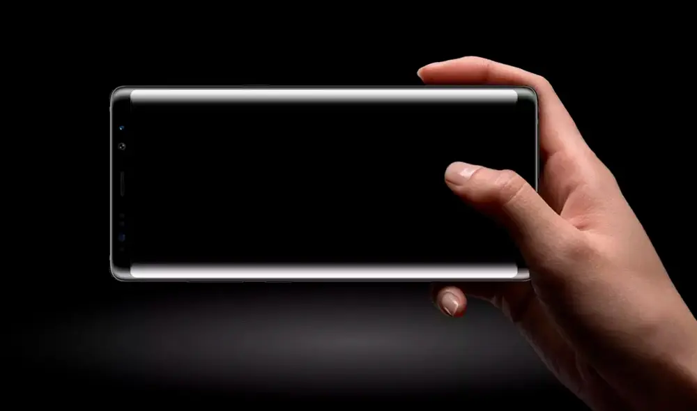 El dispositivo proyecta imágenes desde el panel. Foto: Movilzona El dispositivo proyecta imágenes desde el panel. Foto: Movilzona