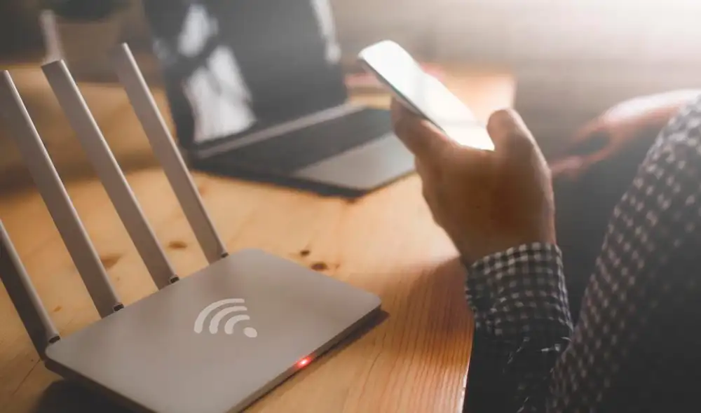 El cambio puede efectuarse desde el router. Foto: Composición LR / ElTiempo