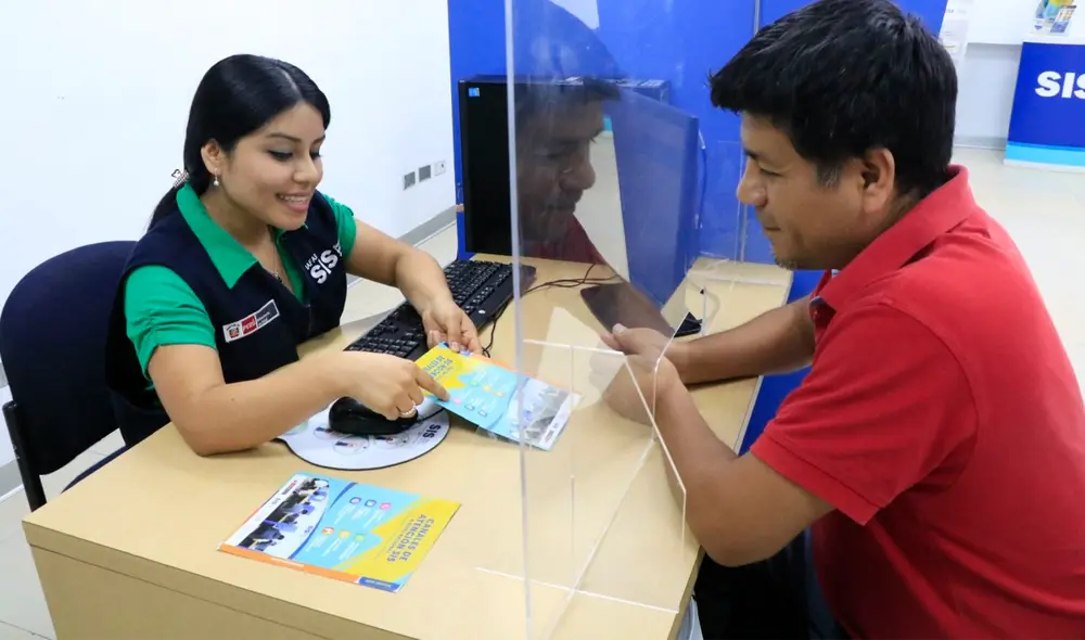 Los montos que entrega el SIS van entre los S/350 y S/1.000. Foto: Andina