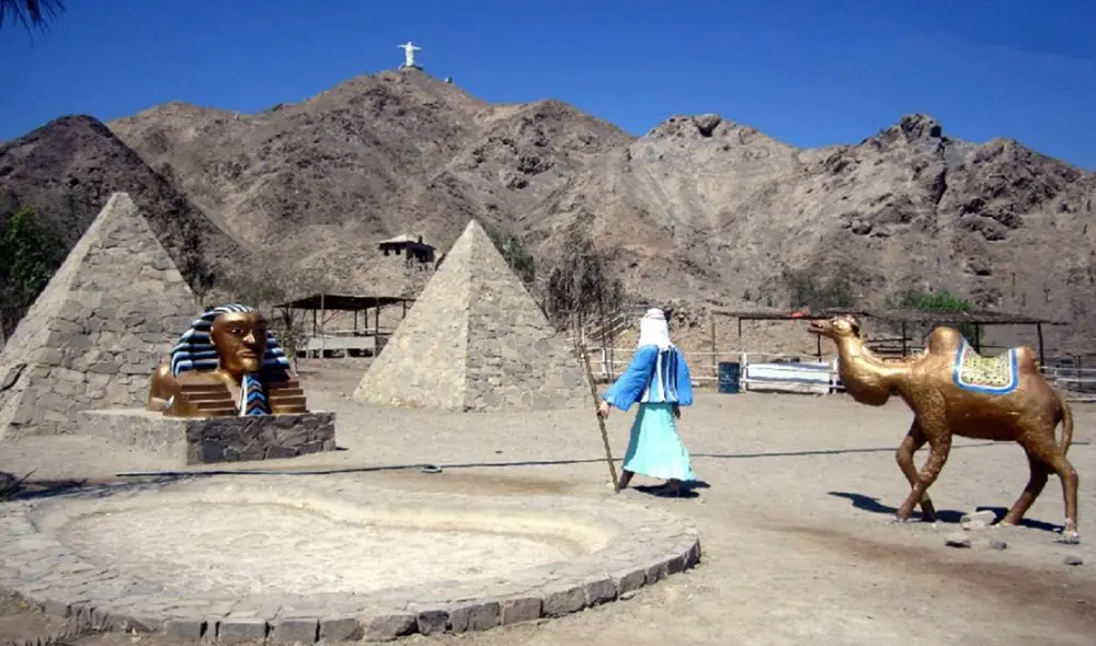 Las pirámides de Egipto en Perú son parte de un parque que replica varios monumentos históricos del mundo. Foto: Blogspot Las pirámides de Egipto en Perú son parte de un parque que replica varios monumentos históricos del mundo. Foto: Blogspot