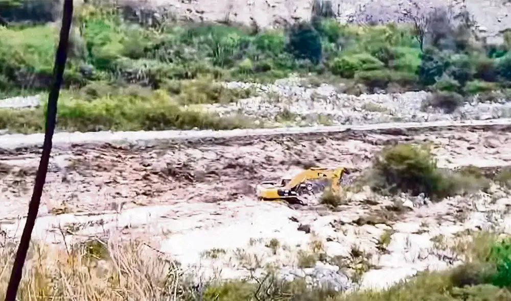 En Caravelí. Tres obreros limpiaban cauce del río cuando les cayó un huaico. Uno murió. Foto: difusión