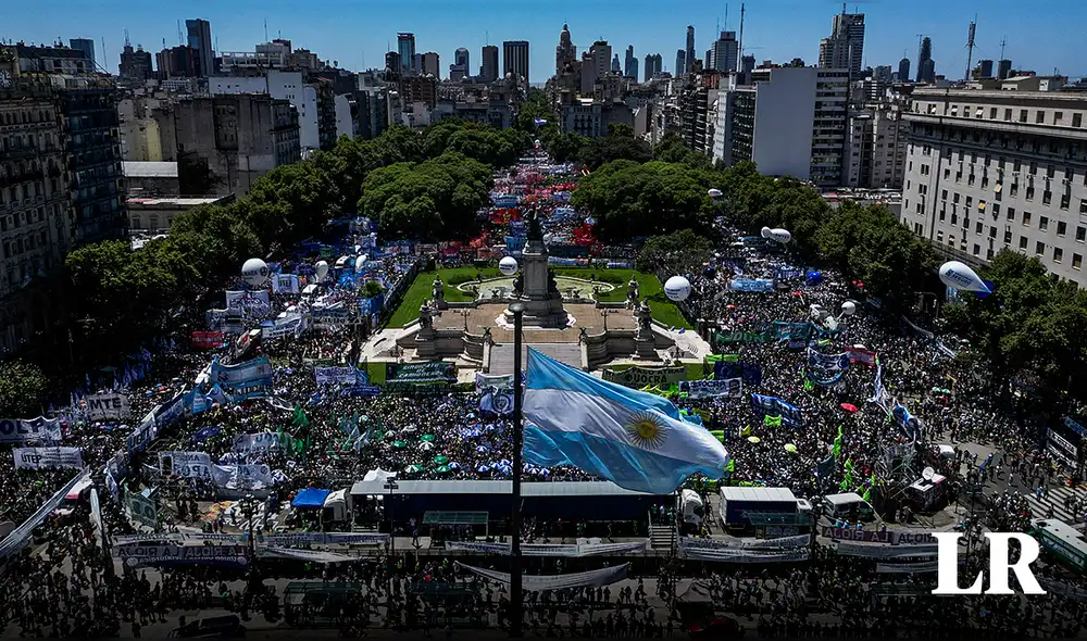 La ministra de Seguridad del Gobierno de Milei, Patricia Bullrich, calificó a los organizadores de la protesta de “sindicalistas mafiosos, gerentes de la pobreza”. Foto: composición LR/AFP