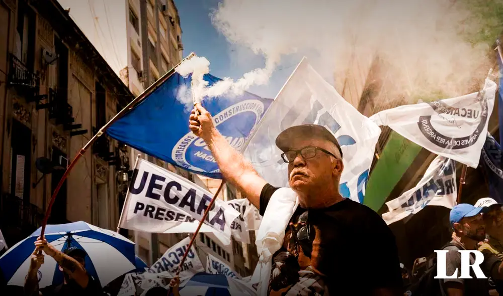 Se trata de la primera huelga nacional en el Gobierno de Javier Milei a casi 50 días en el mandato. Foto: composición LR/El País Se trata de la primera huelga nacional en el Gobierno de Javier Milei a casi 50 días en el mandato. Foto: composición LR/El País