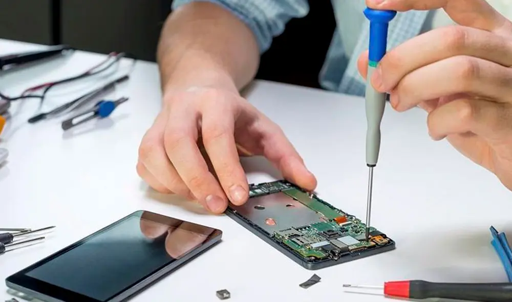 Antes de comprar un celular, asegúrate que la marca tenga un servicio técnico en tu país. Foto: Edutin Academy