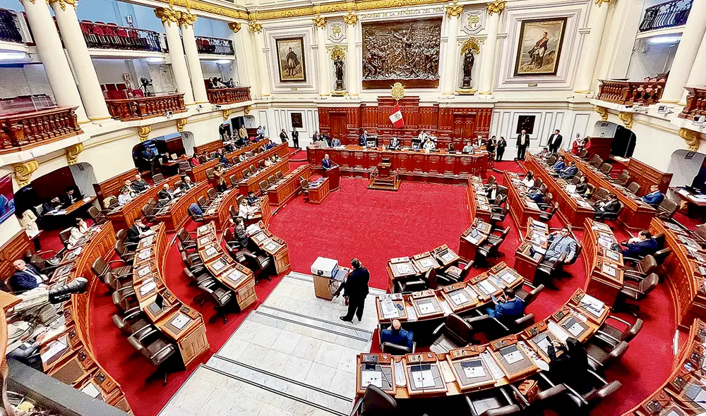 No sueltan curul. Parlamentarios se resisten a dejar el Legislativo, pese al pedido mayoritario de la población para el adelanto de elecciones generales. Foto: difusión