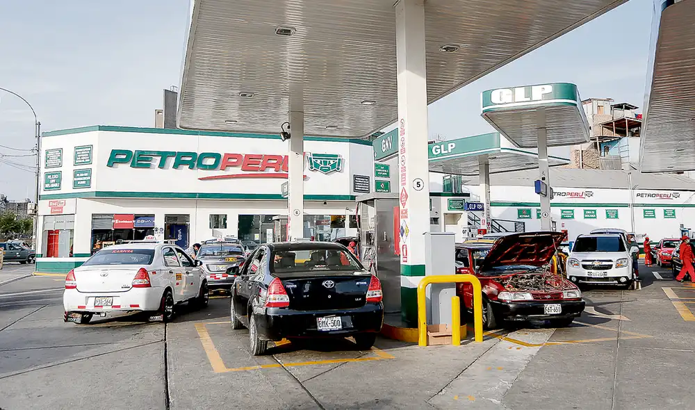 Combustión. Petroperú actúa como marcador a la baja de los precios de las gasolinas en el Perú. El otro operador es Repsol. Foto: difusión Combustión. Petroperú actúa como marcador a la baja de los precios de las gasolinas en el Perú. El otro operador es Repsol. Foto: difusión