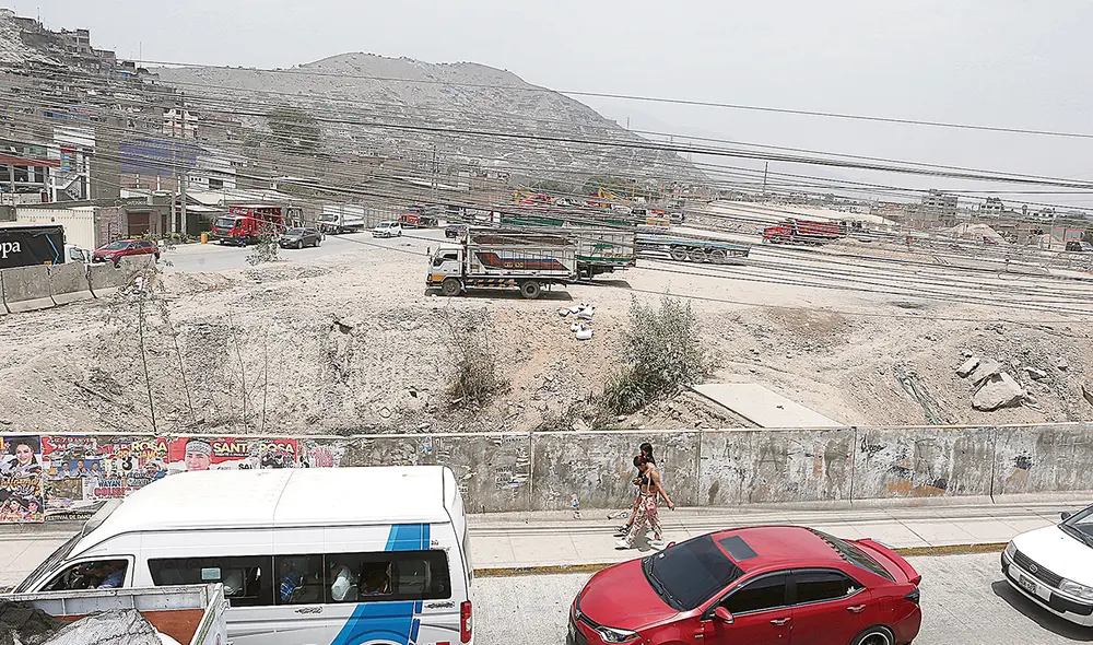 No avanza. La ampliación de la autopista Ramiro Prialé es una obra esperada por años. Permitiría que población de Lima este llegue al centro en solo minutos. Foto: Marco Cotrina/La República