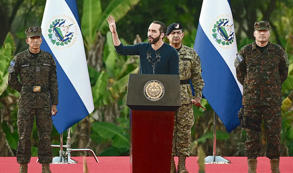 Dirige. El presidente de El Salvador, Nayib Bukele, coordina operativo con comando militar al oeste de la ciudad capital. Foto: difusión Dirige. El presidente de El Salvador, Nayib Bukele, coordina operativo con comando militar al oeste de la ciudad capital. Foto: difusión