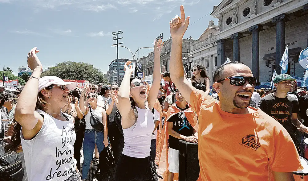 Victoria sindical. La demanda contra el DNU fue presentada por la Confederación General del Trabajo (CGT). Foto: AFP Victoria sindical. La demanda contra el DNU fue presentada por la Confederación General del Trabajo (CGT). Foto: AFP
