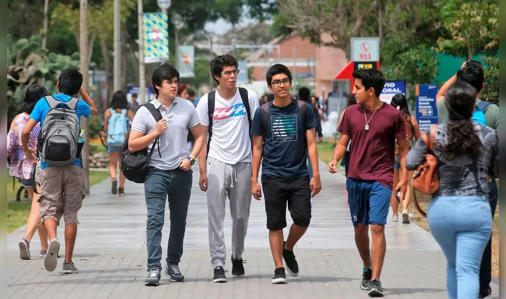 Titular del MTPE instó a jóvenes a decidirse por carreras técnicas que tienen el mismo valor que una universitaria. Foto: Andina