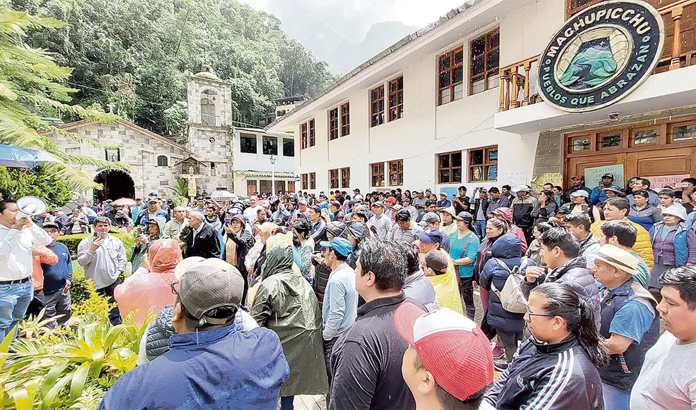 Por mayoría. Pueblo de Machupicchu levantó el paro indefinido tras conocer los acuerdos con el Ejecutivo. Saludaron decisión de retiro de la empresa Joinnus. Foto: difusión Por mayoría. Pueblo de Machupicchu levantó el paro indefinido tras conocer los acuerdos con el Ejecutivo. Saludaron decisión de retiro de la empresa Joinnus. Foto: difusión
