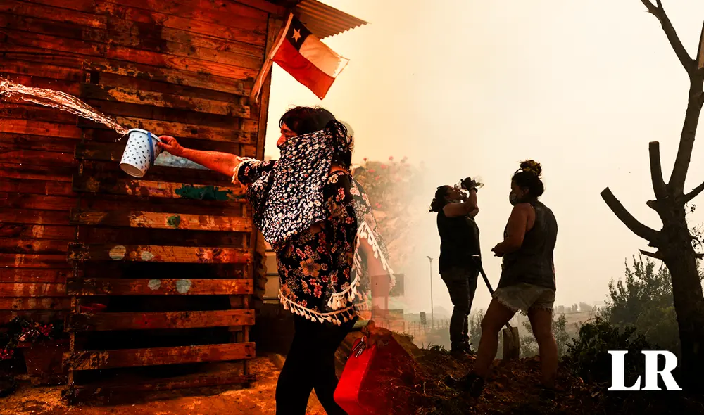 Gabriel Boric confirmó que se realizará una investigación por posible intencionalidad en los incendios forestales. Foto: composición de Fabrizio Oviedo/LR/AFP. Video: T13