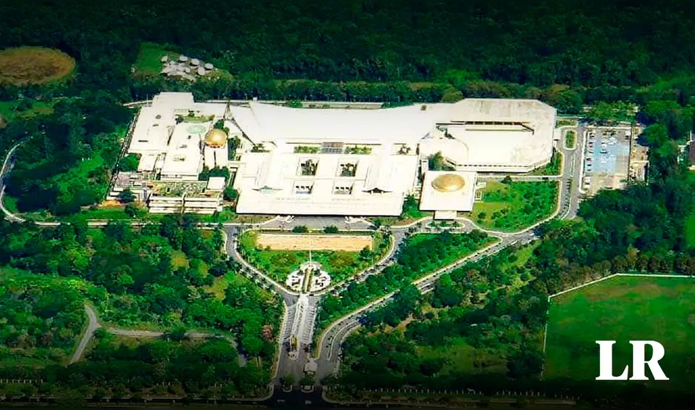 El Istana Nurul Iman abre sus puertas al público durante el festival de Hari Raya Aidilfitri. Foto: composición LR