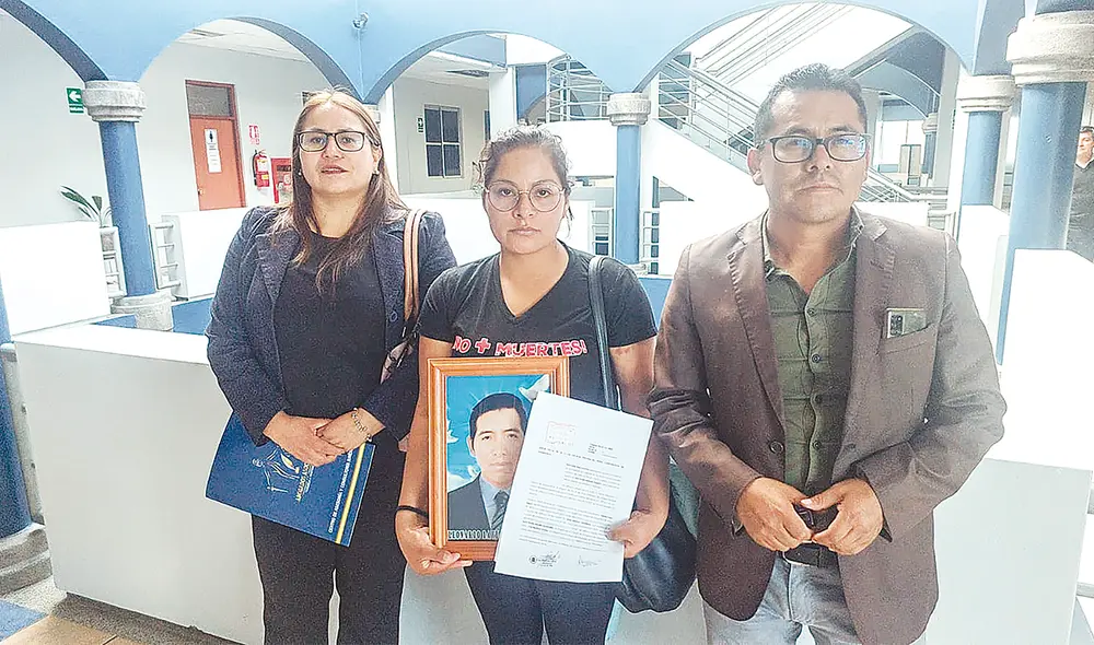 En protestas. Ruth Bárcena exigió justicia para su esposo, quien murió por impacto de bala. Foto: difusión En protestas. Ruth Bárcena exigió justicia para su esposo, quien murió por impacto de bala. Foto: difusión