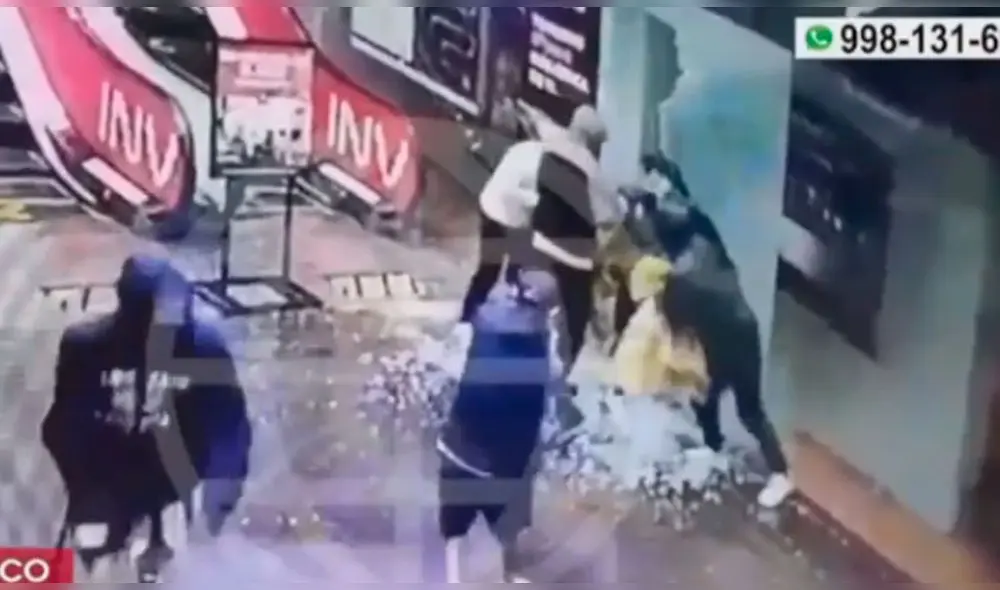 Los delincuentes se llevaron los celulares de la marca Apple en un saco. Foto: captura de América TV