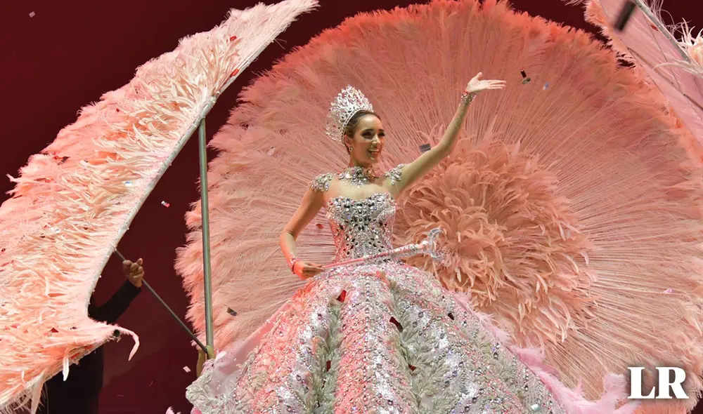 Melissa Cure se corona como la nueva reina del Carnaval de Barranquilla 2024, con vestido 'Solsticio de luna de Carnaval' diseñado por Alfredo Barraza. Foto: Composición LR/Josefina Villarreal
