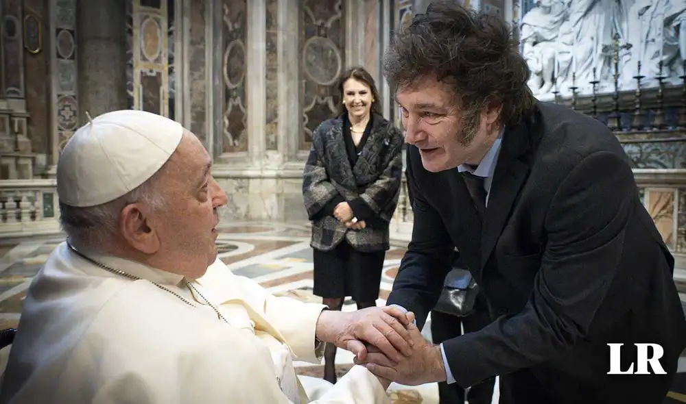 Javier Milei viajó hasta Italia para asistir a la canonización de Mama Antula. Foto: composición LR/AFP - Video: el doce/YouTube Javier Milei viajó hasta Italia para asistir a la canonización de Mama Antula. Foto: composición LR/AFP - Video: el doce/YouTube